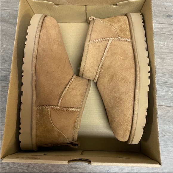 UGG | Classic Ultra Mini Boots In Chestnut NEW Size 9 ONE LEFT - Picture 10 of 13